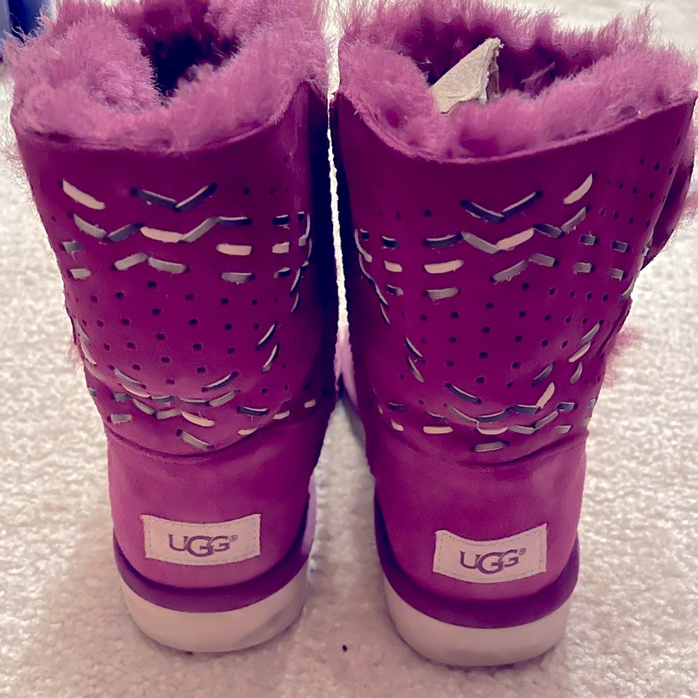 UGG Bailey Button - Picture 3 of 6